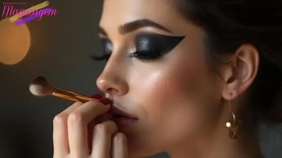 Passo a passo para aplicar o smokey eye preto sem erros