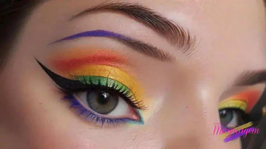 Mix de delineado preto com colorido: Aprenda a Combinar Elegância e Ousadia